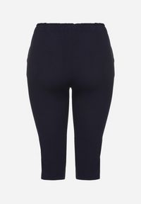 Born2be - Granatowe Spodnie z Gumką w Pasie 7/8 Tenimira. Okazja: na co dzień, na spacer. Kolekcja: plus size. Kolor: niebieski. Styl: klasyczny, elegancki, casual #4