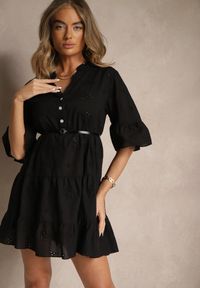 Renee - Czarna Rozkloszowana Sukienka Koszulowa z Bawełny Zdobiona Haftem i Falbanami Filarosa. Kolor: czarny. Materiał: bawełna. Wzór: aplikacja, haft. Sezon: lato. Typ sukienki: koszulowe. Styl: klasyczny