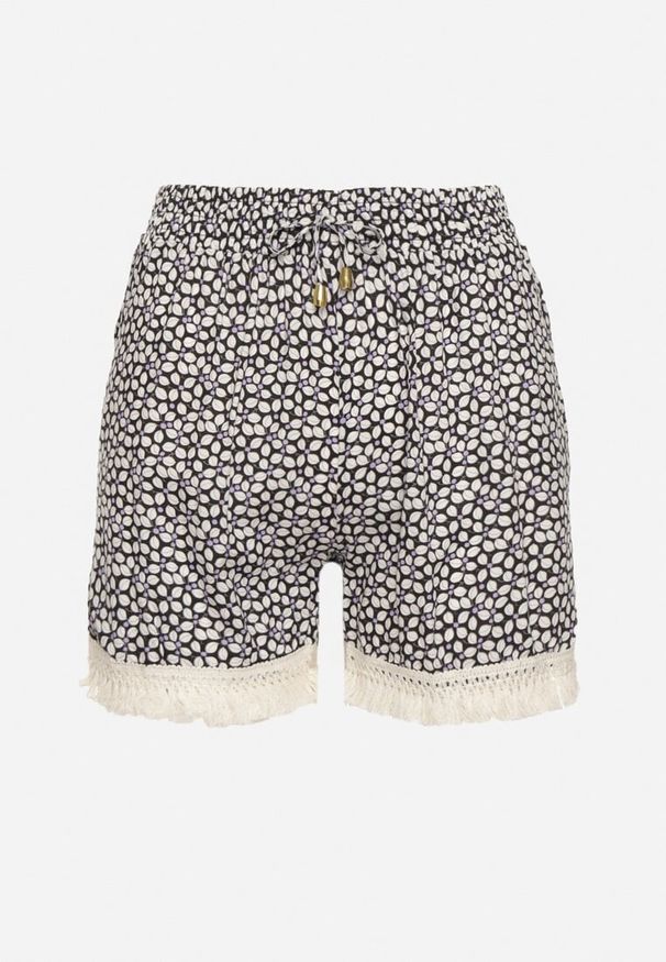 Born2be - Czarne Luźne Wiskozowe Szorty w Kwiaty z Gumką i Sznurkami w Pasie Ozdobione Chwostami Vimallena. Okazja: na co dzień. Kolor: czarny. Materiał: wiskoza. Wzór: aplikacja, kwiaty. Styl: casual, elegancki, sportowy