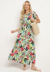 Born2be - Zielono-Różowa Sukienka z Wiskozy w Kwiaty Rozkloszowana Wiązana w Talii Quilbia. Okazja: na spacer, na plażę. Typ kołnierza: dekolt hiszpanka. Kolor: biały. Materiał: wiskoza. Długość rękawa: krótki rękaw. Wzór: kwiaty. Sezon: lato #1