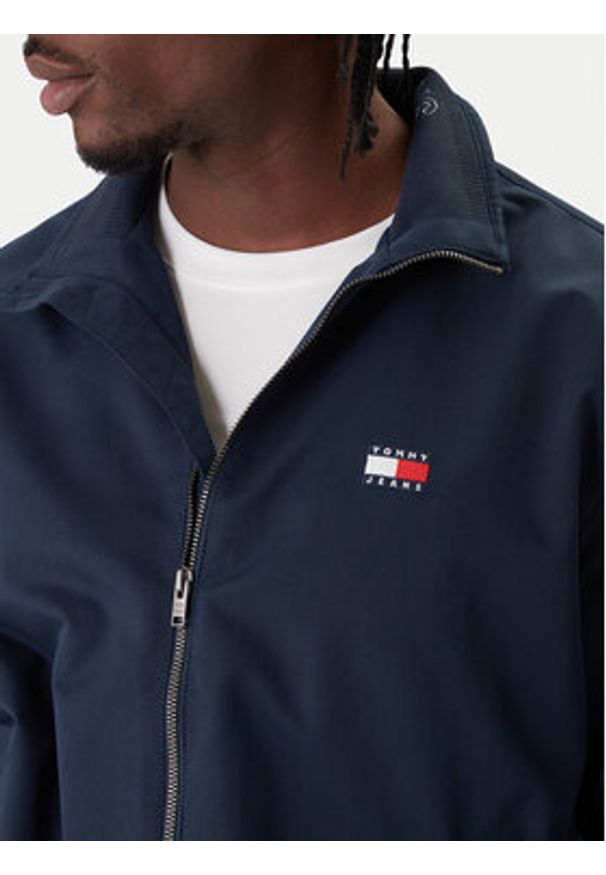 Tommy Jeans Kurtka przejściowa Essential DM0DM22720 Granatowy Regular Fit. Kolor: niebieski. Materiał: syntetyk