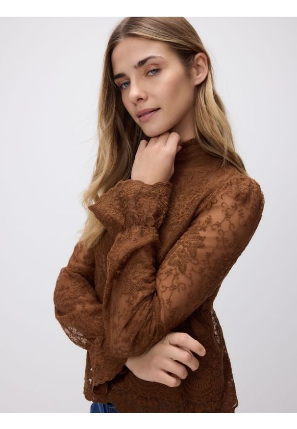 Reserved - Bluzka z haftem - brązowy. Kolor: brązowy. Materiał: tkanina. Wzór: haft