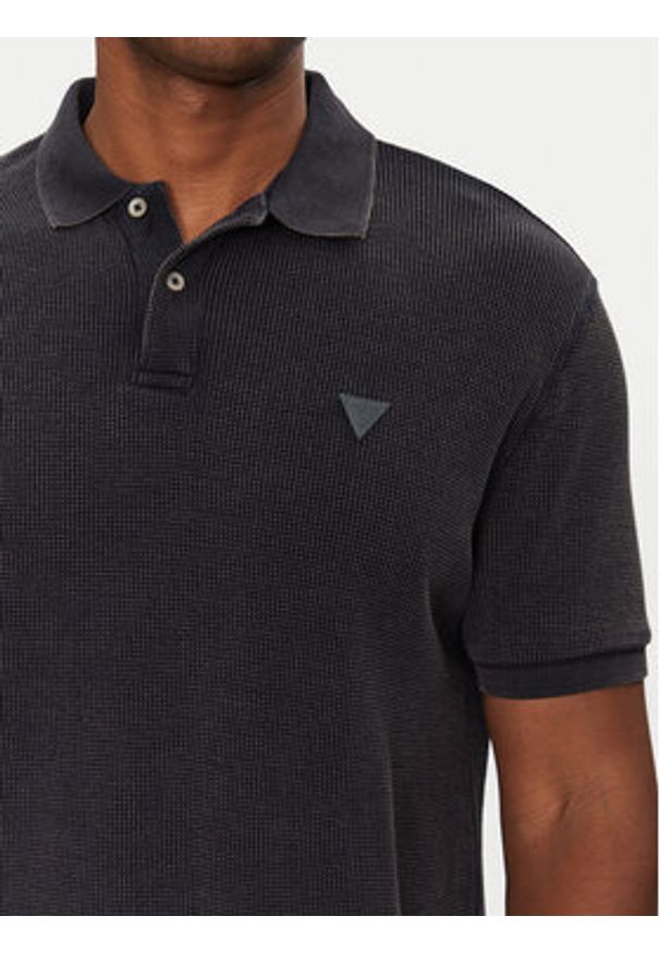 Guess Polo M5GP05 KCSG1 Granatowy Regular Fit. Typ kołnierza: polo. Kolor: niebieski. Materiał: bawełna