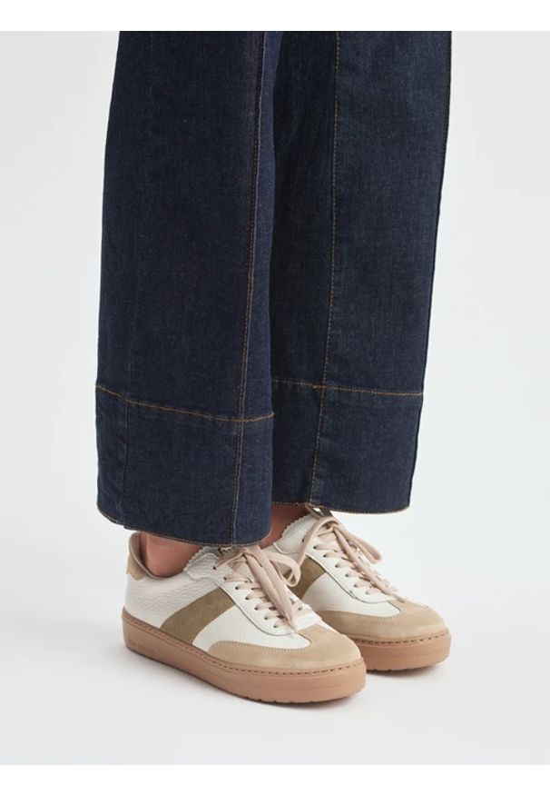 Ryłko - Beżowe sportowe półbuty damskie. Nosek buta: okrągły. Zapięcie: sznurówki. Kolor: beżowy. Materiał: skóra. Obcas: na obcasie. Styl: sportowy