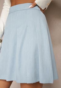 Renee - Jasnoniebieska Rozkloszowana Spódnica z Bawełny z Plisami Delamira. Okazja: na co dzień. Stan: podwyższony. Kolor: niebieski. Materiał: bawełna. Styl: elegancki, casual