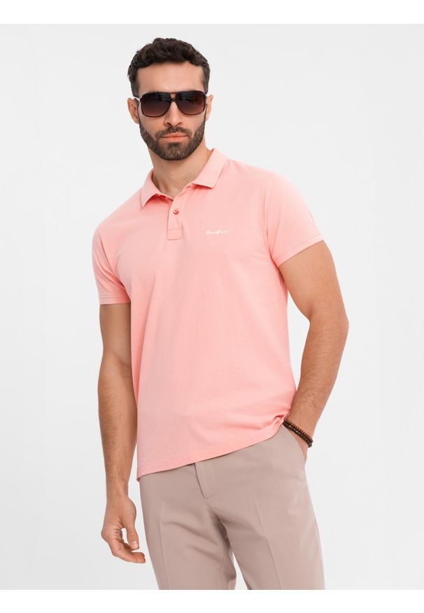 Ombre Clothing - Polo koszulka z bawełnianej dzianiny pique – różowa V5 - Rozmiar: M. Okazja: na co dzień. Typ kołnierza: polo. Kolor: różowy. Materiał: bawełna, dzianina. Długość rękawa: krótki rękaw. Długość: krótkie. Wzór: haft. Styl: casual, elegancki