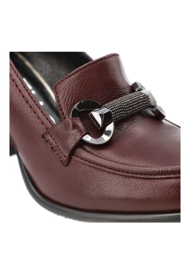 CheBello - Półbuty damskie Chebello, eleganckie na słupku z ozdobą z okrągłym noskiem ze skóry i wsuwane, bordowe, 4780-546. Okazja: do pracy. Nosek buta: okrągły. Zapięcie: bez zapięcia. Kolor: czerwony. Wzór: aplikacja. Materiał: skóra. Obcas: na słupku. Styl: elegancki. Wysokość obcasa: średni