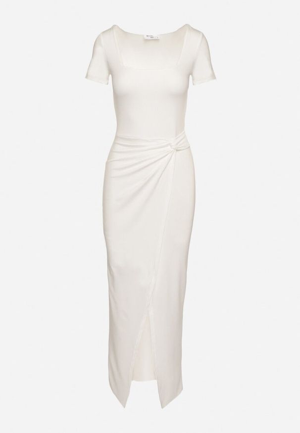 Born2be - Biała Taliowana Sukienka z Wiskozą z Marszczeniem Milasela. Kolor: biały. Materiał: wiskoza. Styl: klasyczny, elegancki