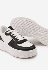 Renee - Biało-Czarne Sznurowane Sneakersy na Grubej Podeszwie Salsabil. Kolor: biały. Materiał: materiał. Wzór: aplikacja. Obcas: na platformie #3