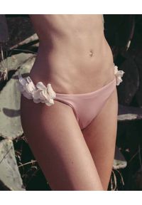 LA REVECHE - Dół od Bikini Shayna. Kolor: różowy, wielokolorowy, fioletowy. Materiał: szyfon, tkanina. Wzór: aplikacja, kwiaty