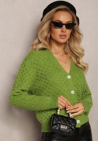 Renee - Ciemnozielony Sweter Kardigan z Biżuteryjnymi Guzikami i Perełkami Businure. Kolor: zielony. Materiał: tkanina, dzianina. Wzór: aplikacja. Styl: elegancki #1