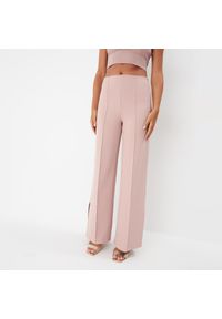 Mohito - Eleganckie spodnie - Kremowy. Kolor: kremowy. Styl: elegancki #1