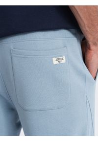 Ombre Clothing - Męskie spodnie dresowe typu jogger - niebieskie V7. Okazja: na co dzień. Kolor: niebieski. Materiał: dresówka. Wzór: aplikacja. Styl: casual #5