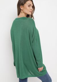 Born2be - Zielony Sweter Oversize z Metaliczną Nitką Herfela. Kolor: zielony. Materiał: materiał. Sezon: zima