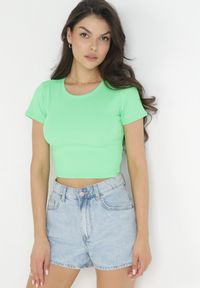 Born2be - Zielony Dopasowany T-shirt o Skróconym Fasonie Narela. Kolor: zielony. Materiał: materiał. Długość: krótkie