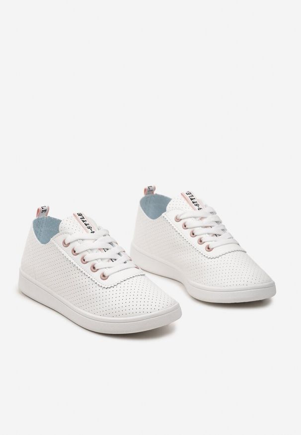 Renee - Biało-Różowe Tenisówki Ozdobione Taśmą z Napisem na Języku i Pięcie Cholewka z Perforacją Aelita. Wysokość cholewki: przed kostkę. Kolor: biały. Szerokość cholewki: normalna. Wzór: aplikacja, napisy