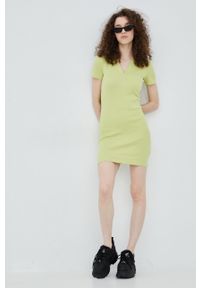 Brave Soul sukienka kolor zielony mini dopasowana. Kolor: zielony. Materiał: dzianina. Długość rękawa: krótki rękaw. Typ sukienki: dopasowane. Długość: mini #4