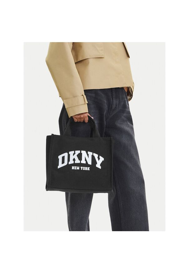 Torebka DKNY. Kolor: czarny