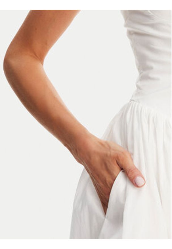 BARDOT - Bardot Sukienka wieczorowa Estie 59786DB Biały Regular Fit. Kolor: biały. Materiał: bawełna. Styl: wizytowy