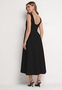 Born2be - Czarna Sukienka Bawełniana o Rozkloszowanym Fasonie z Dekoltem Łódką i Kieszeniami Elenira. Typ kołnierza: dekolt w łódkę. Kolor: czarny. Materiał: bawełna. Typ sukienki: rozkloszowane. Styl: elegancki #2