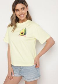 Born2be - Żółty T-shirt z Bawełną i Motywem Awokado Addixa. Okazja: na co dzień. Kolor: żółty. Materiał: bawełna. Styl: klasyczny, casual #3
