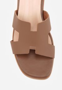 Born2be - Brązowe Klapki VICES Casual z Kwadratowym Noskiem i Wycięciami Zepaela. Okazja: na co dzień. Kolor: brązowy. Materiał: jeans. Styl: casual #7