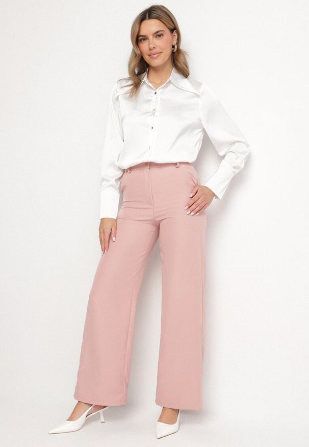 Born2be - Różowe Garniturowe Spodnie z Wysokim Stanem Vivisora. Stan: podwyższony. Kolor: różowy. Wzór: aplikacja