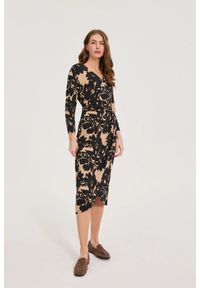 MOODO - Wzorzysta sukienka czarna. Kolor: czarny. Materiał: poliester, elastan #1