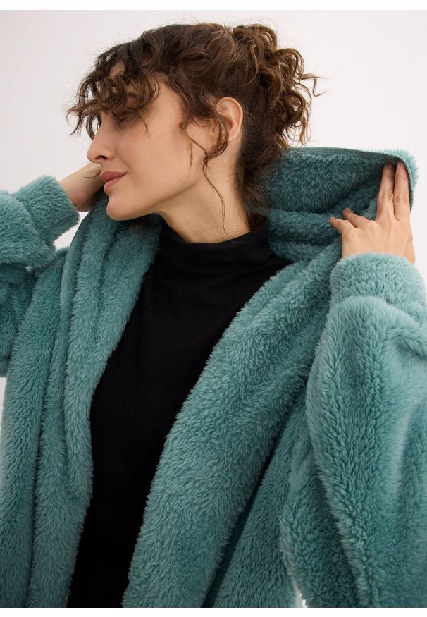 bonprix - Bluza rozpinana z miękkiego polaru. Typ kołnierza: kaptur. Kolor: zielony. Materiał: polar