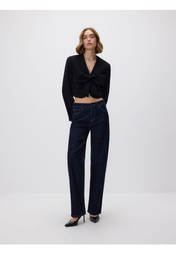 Reserved - Jeansy straight z aplikacjami - granatowy. Kolor: niebieski. Wzór: aplikacja