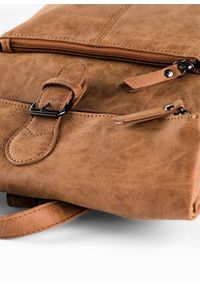 bonprix - Plecak z zewnętrzną kieszenią i sprzączką. Kolor: brązowy. Materiał: skórzane. Styl: casual #3