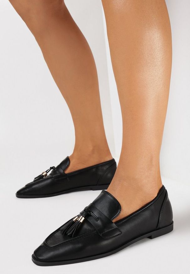 Born2be - Czarne Mokasyny Loafersy z Klamerką Kivia. Kolor: czarny