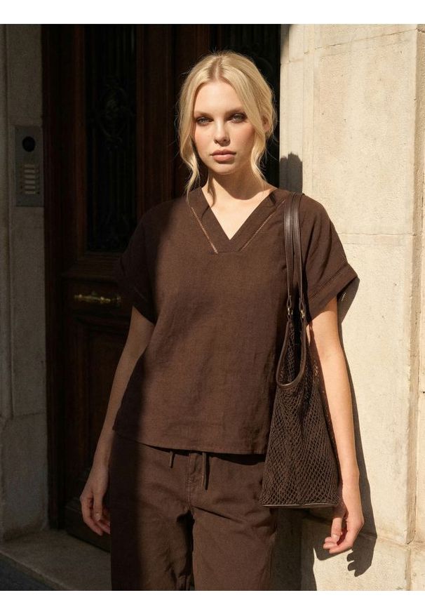 Sinsay - Bawełniana koszulowa bluzka z ażurowymi wstawkami - brązowy. Kolor: brązowy. Materiał: bawełna. Wzór: ażurowy