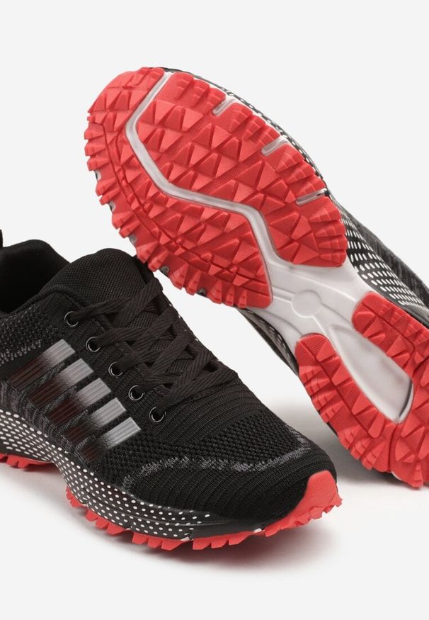 Renee - Czarno-Czerwone Sneakersy w Sportowym Stylu Luricca. Okazja: na co dzień. Kolor: czarny. Sezon: lato, wiosna. Sport: fitness