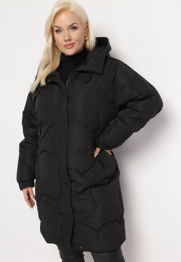 Born2be - Czarna Pikowana Kurtka z Kapturem Fariana. Typ kołnierza: kaptur. Kolor: czarny