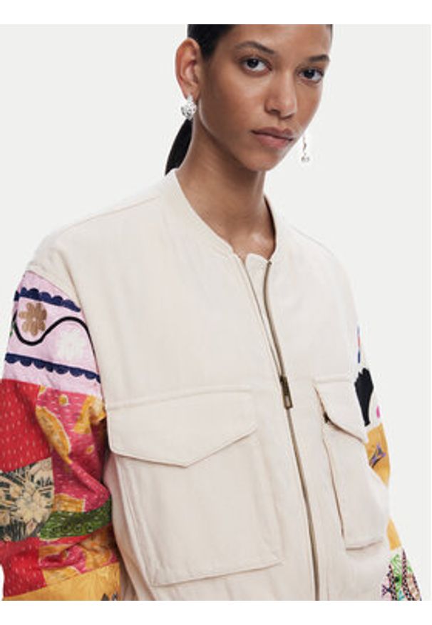 Desigual Kurtka bomber Austin 25SWEW51 Beżowy Regular Fit. Kolor: beżowy. Materiał: wiskoza