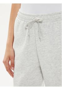 Gina Tricot Spodnie dresowe Basic 21183 Szary Relaxed Fit. Kolor: szary. Materiał: syntetyk, bawełna #4