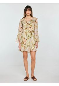 Big-Star - Sukienka damska mini z wiskozy w roślinny wzór Amisi 000. Okazja: na co dzień, na spacer. Typ kołnierza: dekolt w serek. Kolor: wielokolorowy. Wzór: nadruk, aplikacja, kwiaty. Materiał: wiskoza. Długość rękawa: długi rękaw. Sezon: lato. Styl: wakacyjny, casual. Długość: mini #7