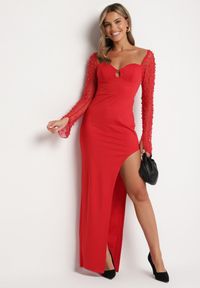 Born2be - Czerwona Sukienka z Dekoltem Caro i Siateczkowymi Rękawami z Perełkami Inelara. Kolor: czerwony. Wzór: aplikacja #6