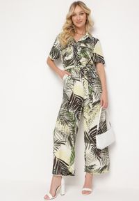 Born2be - Zielony Kombinezon z Gumką w Pasie Zapinany na Guziki z Materiałowym Paskiem Efity. Okazja: na spotkanie biznesowe. Kolor: zielony. Materiał: materiał. Długość rękawa: krótki rękaw. Długość: krótkie. Styl: biznesowy #1