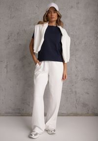 Renee - Granatowy Bawełniany T-shirt Ozdobiony po Bokach Rozcięciami Brinelle. Kolor: niebieski. Materiał: bawełna. Wzór: aplikacja. Sezon: lato. Styl: sportowy, elegancki #7