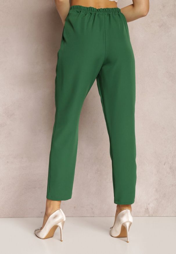 Renee - Zielone Spodnie Cygaretki Zalko. Okazja: na co dzień. Kolor: zielony. Styl: klasyczny, casual, elegancki