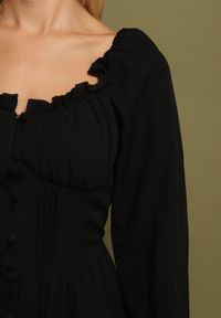 Born2be - Czarna Sukienka Hiszpanka Vices z Gorsetową Talią i Bufiastymi Rękawami Resana. Okazja: na co dzień. Typ kołnierza: dekolt gorset, dekolt hiszpanka. Kolor: czarny. Materiał: bawełna. Typ sukienki: gorsetowe. Styl: casual #7