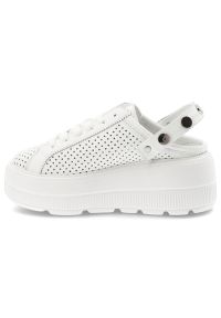 Klapki damskie S.Barski, ze skóry naturalnej licowej ażurowa cholewka platforma sznurowane styl casual, białe, LR61-7088. Okazja: na co dzień. Kolor: biały. Materiał: skóra. Wzór: ażurowy. Sezon: lato. Obcas: na platformie. Styl: casual #4