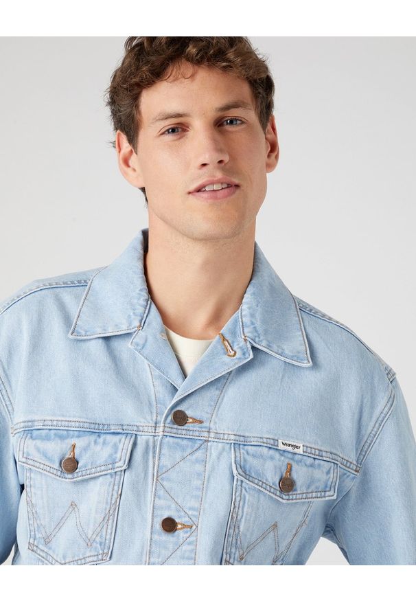 Wrangler - WRANGLER ANTI FIT JACKET MĘSKA KURTKA JEANSOWA JEANS BABY BLUE W45973Y94 112330848. Materiał: jeans