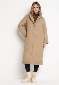 Born2be - Beżowy Długi Płaszcz Kurtka z Kołnierzem i Pikowaniem Semere. Kolor: beżowy. Długość: długie #1