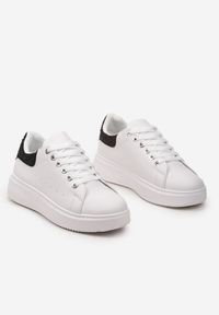 Born2be - Biało-Czarne Sneakersy na Platformie z Zapiętkiem Ozdobionym Cyrkoniami i Brokatem Verada. Kolor: biały. Wzór: aplikacja. Obcas: na platformie #3