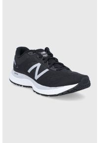 New Balance Buty WSOLVBW2 kolor czarny na płaskiej podeszwie. Nosek buta: okrągły. Zapięcie: sznurówki. Kolor: czarny. Materiał: guma. Obcas: na płaskiej podeszwie