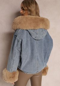 Renee - Niebiesko-Ciemnobeżowa Oversizowa Zimowa Kurtka Jeansowa z Bawełny z Ozdobnym Futerkiem Nicce. Kolor: niebieski. Materiał: futro, jeans, bawełna. Wzór: aplikacja. Sezon: zima #5