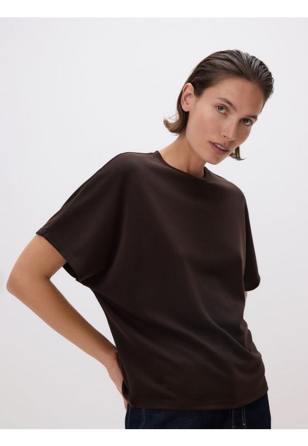 Reserved - T-shirt oversize z modalem - ciemnobrązowy. Kolor: brązowy. Materiał: dzianina